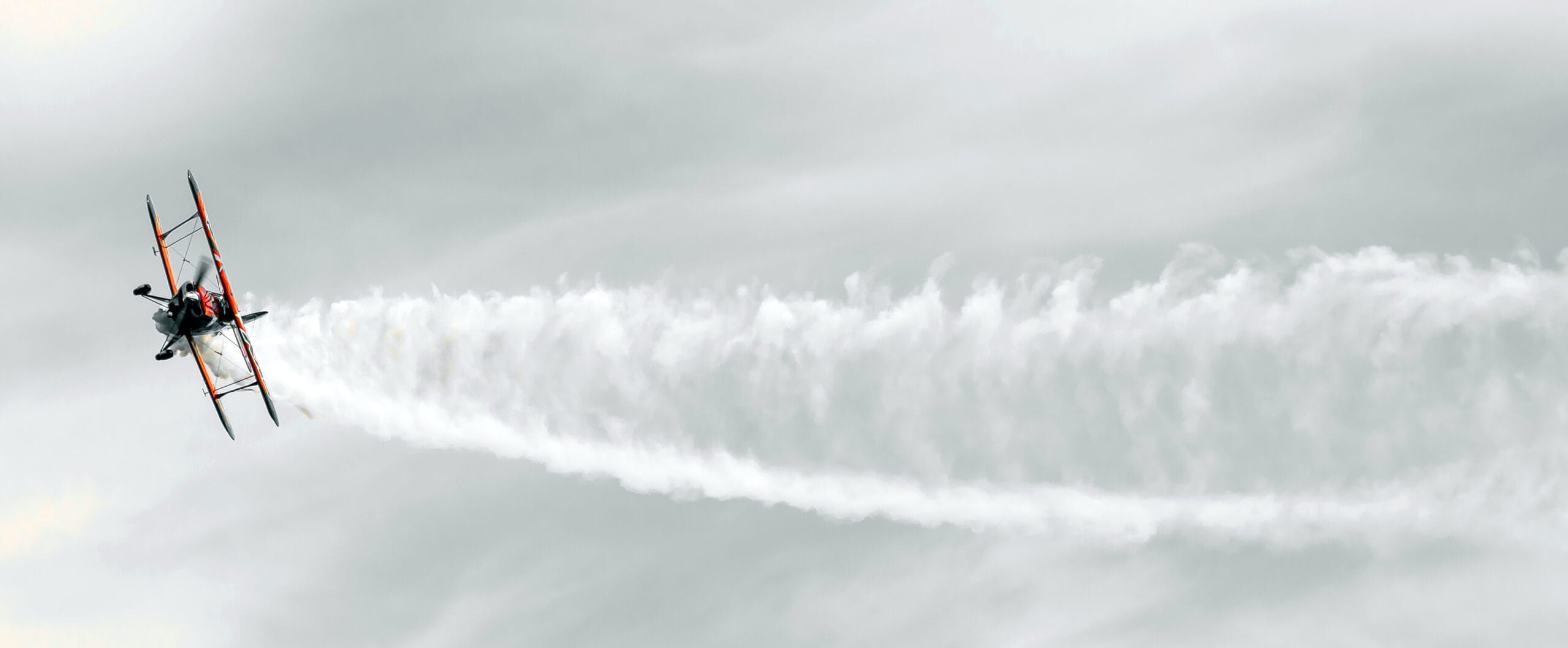 Stuntvlucht met de AVIAT PITTS S-2B - SKY unlimited